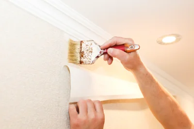 Pose de papier peint à Vebret — revêtements muraux et toiles de verre